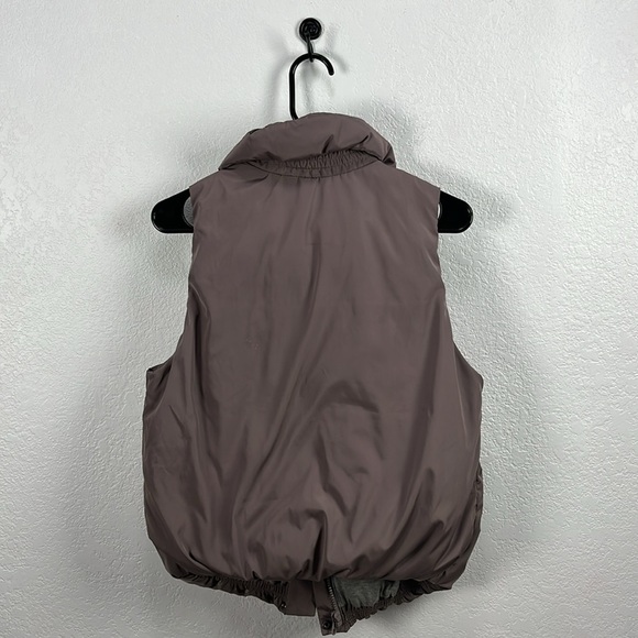 GAP Women’s Gray Thermal Vest Size M with Zip Pockets Outdoor Hiking Core Winter - Picture 8 of 8